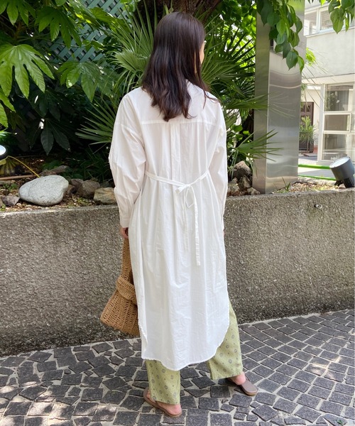 AZUL ENCANTO(アズールエンカント)の「ムネアテツキバンドカラーシャツOP(ワンピース・レディース・オフホワイト/ライトベージュ・FREE)」の11枚目の写真