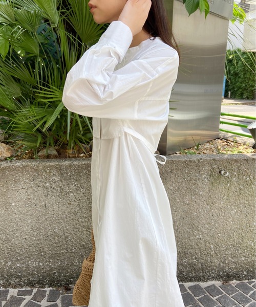 AZUL ENCANTO(アズールエンカント)の「ムネアテツキバンドカラーシャツOP(ワンピース・レディース・オフホワイト/ライトベージュ・FREE)」の10枚目の写真