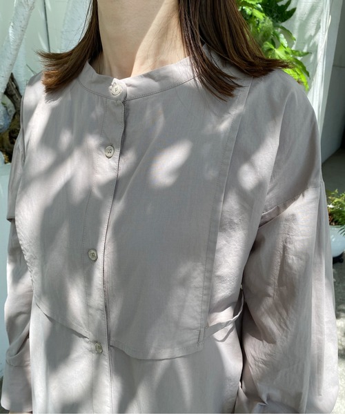 AZUL ENCANTO(アズールエンカント)の「ムネアテツキバンドカラーシャツOP(ワンピース・レディース・オフホワイト/ライトベージュ・FREE)」の22枚目の写真