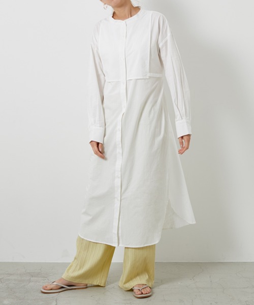 AZUL ENCANTO(アズールエンカント)の「ムネアテツキバンドカラーシャツOP(ワンピース・レディース・オフホワイト/ライトベージュ・FREE)」の9枚目の写真