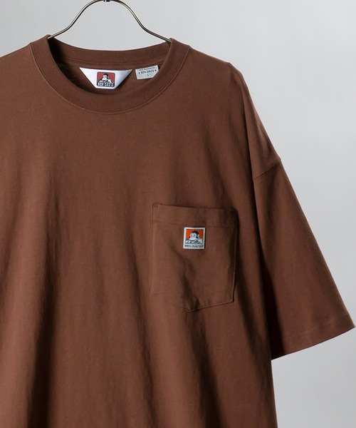 SlashDate(スラッシュデイト)の「【BENDAVIS/ベンデイビス】ゴリラロゴ付きポケット半袖ビッグTシャツ(Tシャツ/カットソー・メンズ・グレイッシュブルー/ホワイト/ダークブラウン/ブラック・M/L)」の1枚目の写真