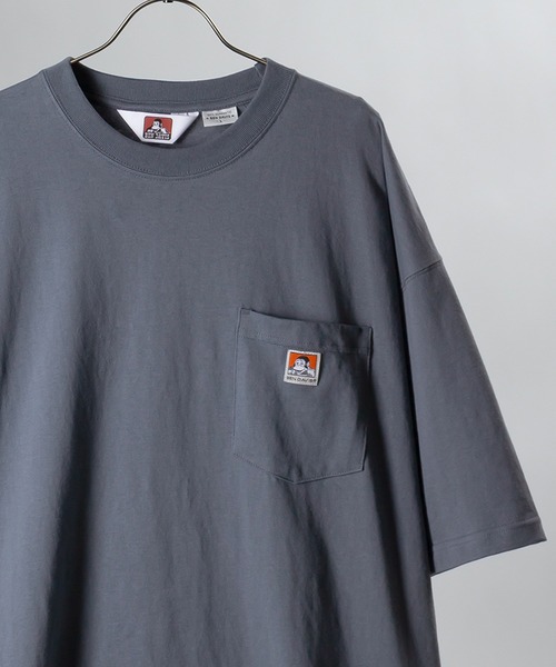 SlashDate(スラッシュデイト)の「【BENDAVIS/ベンデイビス】ゴリラロゴ付きポケット半袖ビッグTシャツ(Tシャツ/カットソー・メンズ・グレイッシュブルー/ホワイト/ダークブラウン/ブラック・M/L)」の4枚目の写真