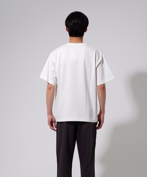 Blue Standard (ブルースタンダード)の「【BLUE STANDARD】オーガニックコットン 無地 ビッグシルエットTシャツ(Tシャツ/カットソー・メンズ・ホワイト/オリーブ/ベージュ/ブラック/ブルー・X-LARGE/LARGE/MEDIUM)」の9枚目の写真