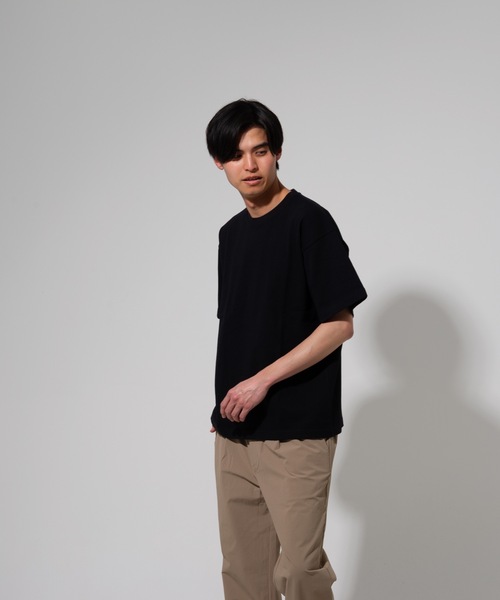 Blue Standard (ブルースタンダード)の「【BLUE STANDARD】オーガニックコットン 無地 ビッグシルエットTシャツ(Tシャツ/カットソー・メンズ・ホワイト/オリーブ/ベージュ/ブラック/ブルー・X-LARGE/LARGE/MEDIUM)」の17枚目の写真