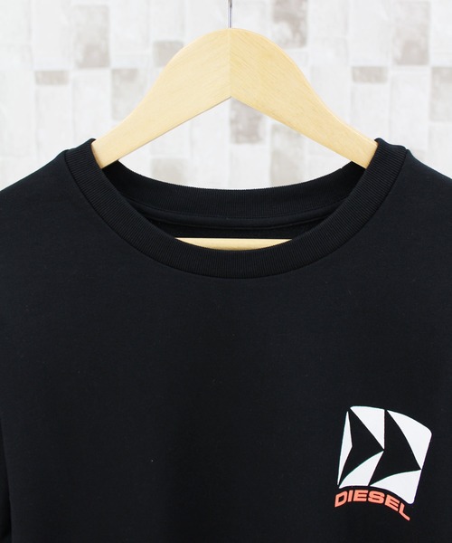 DIESEL(ディーゼル)の「ロゴ胸プリント バックプリント スウェットトレーナー「SWEATIDSLT-WILLY」(スウェット・メンズ・ブラック/ホワイト・XXL/L/M/S/XL)」の9枚目の写真
