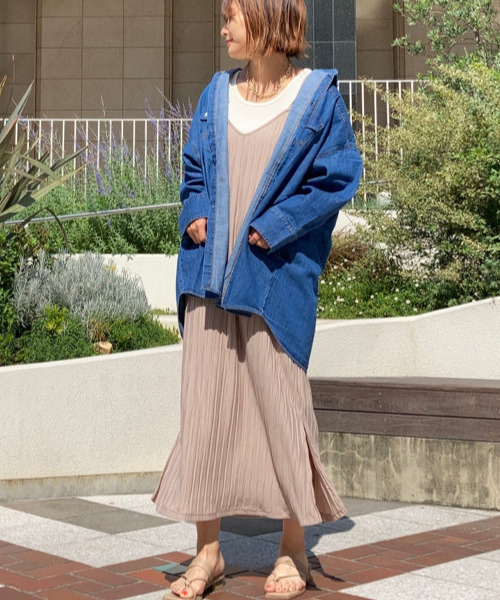 Green　Parks（グリーンパークス）の「ワッシャーカットキャミワンピース＊（ワンピース・レディース・チャコールグレー/ベージュ/グリーン・FREE）」の4枚目の写真