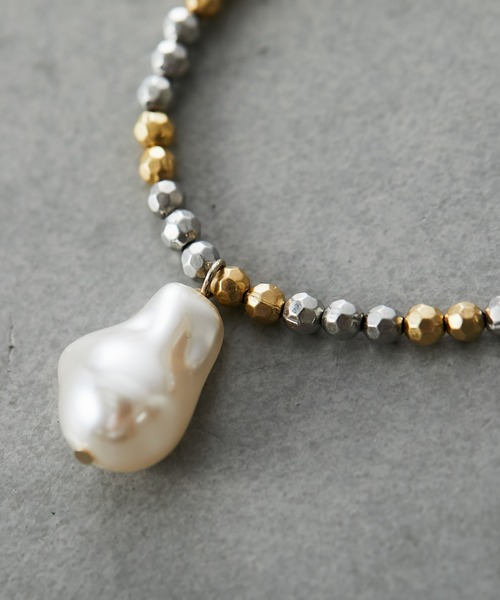 ear PAPILLONNER（イアパピヨネ）の「ビーズ×パールネックレス（ネックレス・レディース・ホワイト・FREE）」の3枚目の写真