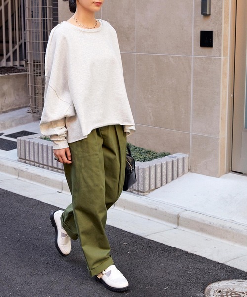 forksy.（フォルクシー）の「【forksy.】ボリューム袖ダメージ加工スウェットトップス（スウェット・レディース・チャコールグレー/ブラック/ベージュ/ネイビー/グレー/ピンク/ブルー/モスグリーン/オートミール/ダークオレンジ・FREE）」の5枚目の写真