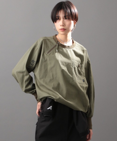 AVIREX（アヴィレックス）の「プリントジッププルオーバー/ PRINT ZIP PULLOVER（シャツ/ブラウス・レディース・ブラック/オリーブ・FREE）」の2枚目の写真