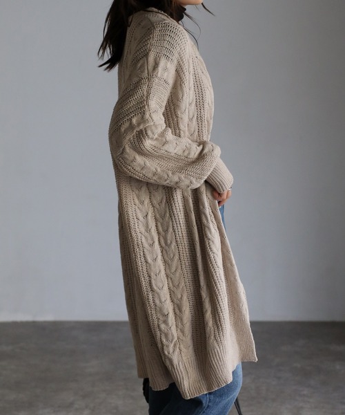 sakishimatokyo（サキシマトーキョー）の「ケーブルニットBIGカーディガン（カーディガン/ボレロ・レディース・ベージュ/グレー・FREE）」の6枚目の写真