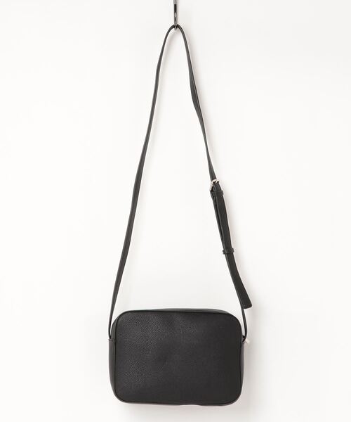 Guess（ゲス）の「JARDINE Large Camera Bag（ショルダーバッグ）」 WEAR