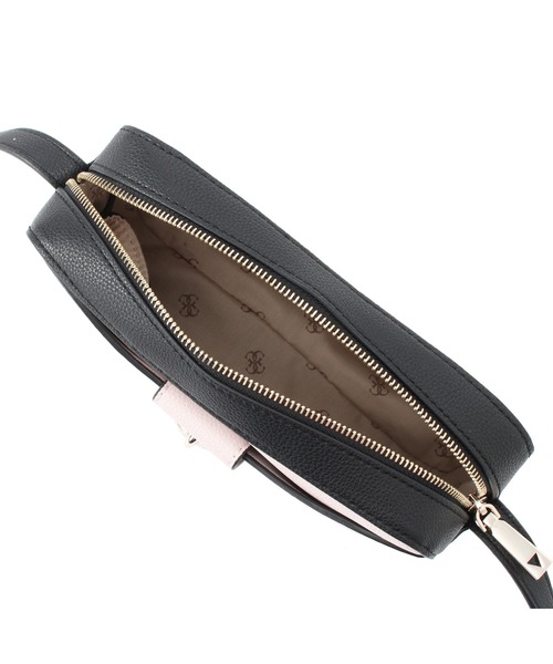 Guess（ゲス）の「JARDINE Large Camera Bag（ショルダーバッグ）」 WEAR