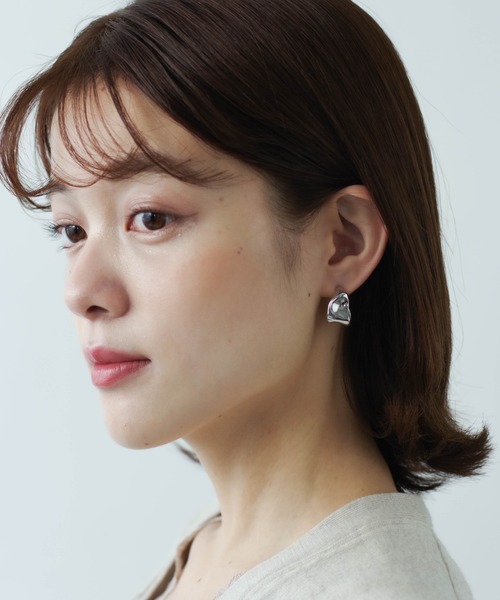 yu-ka(ユーカ)の「YU-KA : ウェーブピアス(ピアス(両耳用)・レディース・シルバー/ゴールド・ONE SIZE)」の14枚目の写真