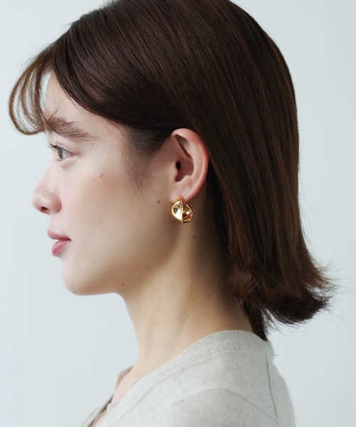 yu-ka(ユーカ)の「YU-KA : ウェーブピアス(ピアス(両耳用)・レディース・シルバー/ゴールド・ONE SIZE)」の16枚目の写真
