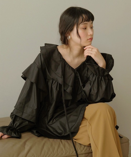 Bab（バブ）の「ボリュームフリルブラウス（シャツ/ブラウス・レディース・ブラック/ベージュ/ライトグリーン・M）」の2枚目の写真