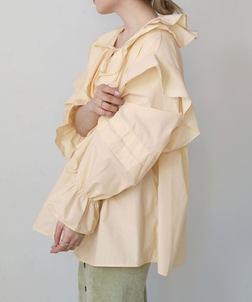 Bab（バブ）の「ボリュームフリルブラウス（シャツ/ブラウス・レディース・ブラック/ベージュ/ライトグリーン・M）」の4枚目の写真