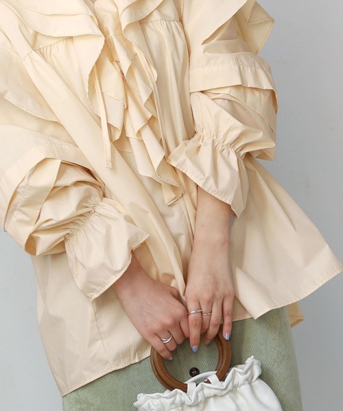 Bab（バブ）の「ボリュームフリルブラウス（シャツ/ブラウス・レディース・ブラック/ベージュ/ライトグリーン・M）」の6枚目の写真