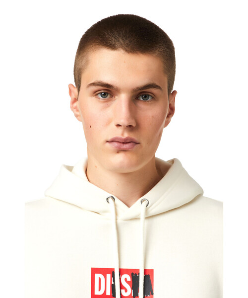 DIESEL(ディーゼル)の「メンズ パーカー ボックスロゴ レギュラーフィット サステナブル(パーカー・メンズ・杢グレー/ブラック/ホワイト・XXX-LARGE/MEDIUM/LARGE/X-LARGE/SMALL/X-SMALL/XX-LARGE)」の16枚目の写真