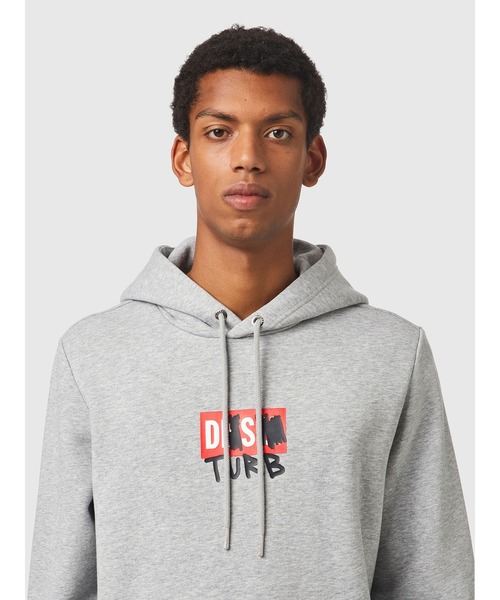 DIESEL(ディーゼル)の「メンズ パーカー ボックスロゴ レギュラーフィット サステナブル(パーカー・メンズ・杢グレー/ブラック/ホワイト・XXX-LARGE/MEDIUM/LARGE/X-LARGE/SMALL/X-SMALL/XX-LARGE)」の4枚目の写真