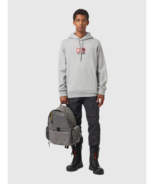 DIESEL(ディーゼル)の「メンズ パーカー ボックスロゴ レギュラーフィット サステナブル(パーカー・メンズ・杢グレー/ブラック/ホワイト・XXX-LARGE/MEDIUM/LARGE/X-LARGE/SMALL/X-SMALL/XX-LARGE)」の6枚目の写真