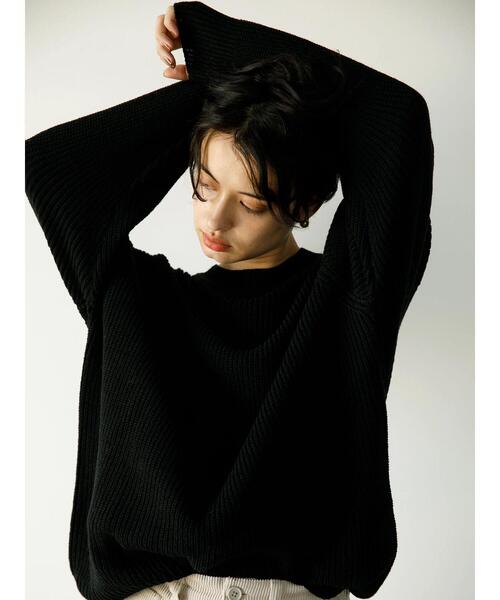 koe（コエ）の「天竺編みクルーネックニット*（ニット/セーター・レディース・ブラック/カーキ/マスタード/グリーン/ライトベージュ/ブラウン・M/L/S）」の7枚目の写真