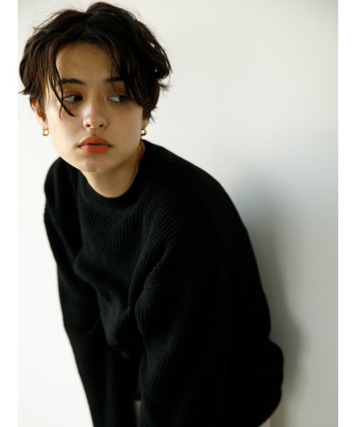 koe（コエ）の「天竺編みクルーネックニット*（ニット/セーター・レディース・ブラック/カーキ/マスタード/グリーン/ライトベージュ/ブラウン・M/L/S）」の2枚目の写真