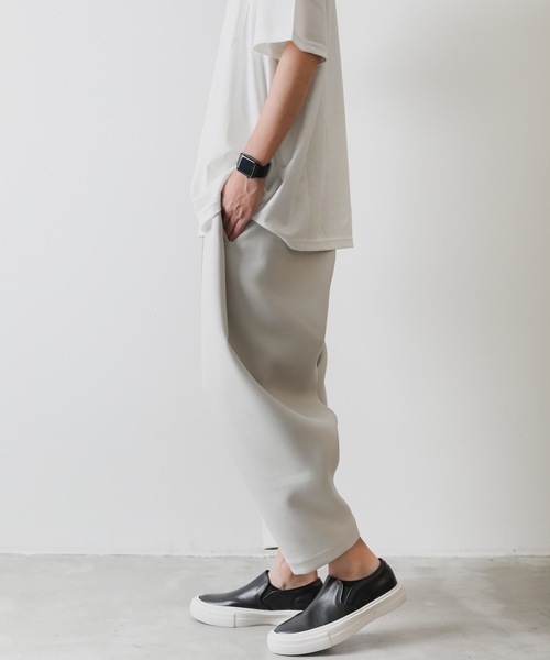 ATTACHMENT（アタッチメント）の「PEトリプルクロス サイドプリーツ ワイドテーパードパンツ / PE TRIPLE CLOTH  SIDE PLEATED WIDE TAPERED PANTS（スラックス・メンズ・ブラック/オフホワイト・1/2/3）」の6枚目の写真