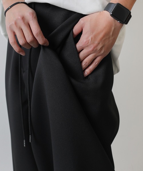 ATTACHMENT（アタッチメント）の「PEトリプルクロス サイドプリーツ ワイドテーパードパンツ / PE TRIPLE CLOTH  SIDE PLEATED WIDE TAPERED PANTS（スラックス・メンズ・ブラック/オフホワイト・1/2/3）」の19枚目の写真