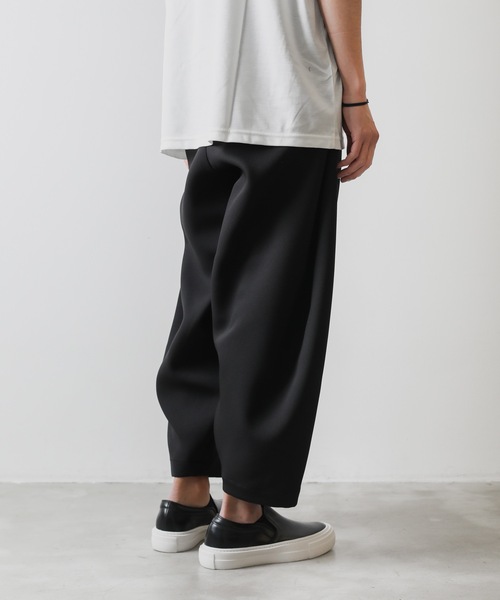 ATTACHMENT（アタッチメント）の「PEトリプルクロス サイドプリーツ ワイドテーパードパンツ / PE TRIPLE CLOTH  SIDE PLEATED WIDE TAPERED PANTS（スラックス・メンズ・ブラック/オフホワイト・1/2/3）」の16枚目の写真