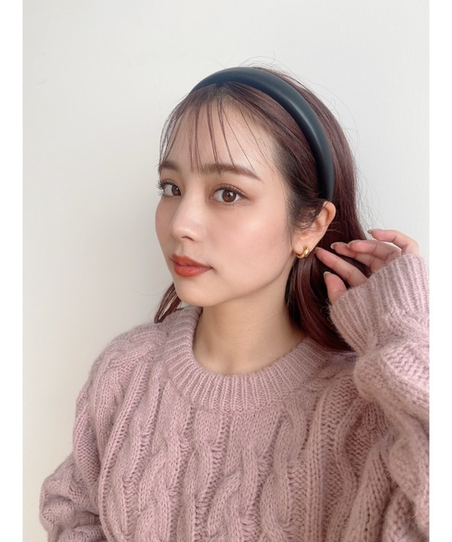 JUMELLE(ジュメロ)の「レザー調ポイントカチューシャ(カチューシャ・レディース・ブラック/アイボリー・FREE)」の1枚目の写真
