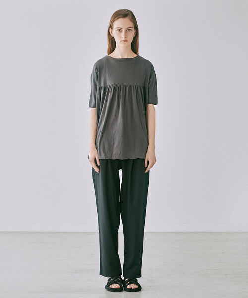 ORCIVAL（オーシバル）の「ORCIVAL | フレアギャザーTシャツ WOMEN（Tシャツ/カットソー・レディース・ダークブラウン/ホワイト/ライトブルー/チャコール・1）」の20枚目の写真