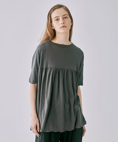 ORCIVAL（オーシバル）の「ORCIVAL | フレアギャザーTシャツ WOMEN（Tシャツ/カットソー・レディース・ダークブラウン/ホワイト/ライトブルー/チャコール・1）」の19枚目の写真