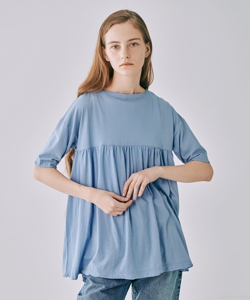 ORCIVAL（オーシバル）の「ORCIVAL | フレアギャザーTシャツ WOMEN（Tシャツ/カットソー・レディース・ダークブラウン/ホワイト/ライトブルー/チャコール・1）」の4枚目の写真