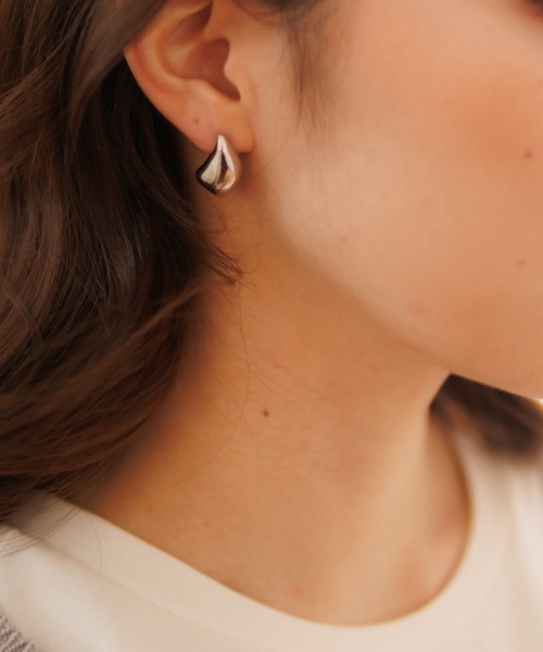 LIPSERVICE(リップサービス)の「Petitメタルピアス(ピアス(両耳用)・レディース・シルバー/ゴールド・FREE)」の2枚目の写真