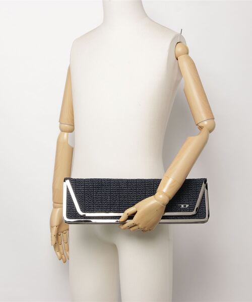 DIESEL(ディーゼル)の「レディース スモッキング デニム クラッチバッグ(クラッチバッグ・レディース・ブルー・UNI)」の7枚目の写真