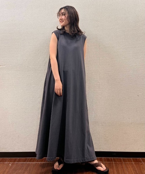 ITEMS URBANRESEARCH（アイテムズ アーバンリサーチ）の「フレアカットワンピース（ワンピース・レディース・グリーン/グレー/オフホワイト・FREE）」の3枚目の写真