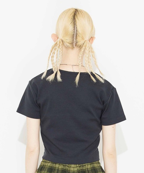 X-girl（エックスガール）の「FACE S/S BABY TOP/フェイスロゴ/ショート丈  チビT/Tシャツ（Tシャツ/カットソー・レディース・ホワイト/イエロー/チャコール・S/M）」の5枚目の写真