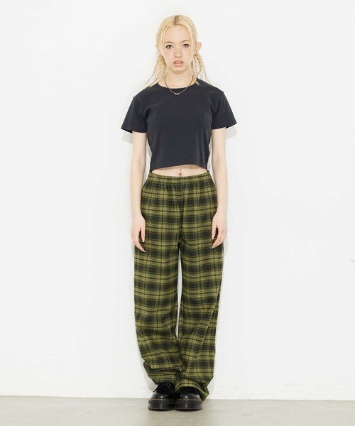 X-girl（エックスガール）の「FACE S/S BABY TOP/フェイスロゴ/ショート丈  チビT/Tシャツ（Tシャツ/カットソー・レディース・ホワイト/イエロー/チャコール・S/M）」の6枚目の写真