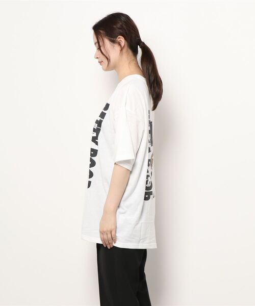 SpRay(スプレイ)の「BETTY プリント Tシャツ(Tシャツ/カットソー・レディース・チャコールグレー/オフホワイト/グレイッシュベージュ・FREE)」の16枚目の写真