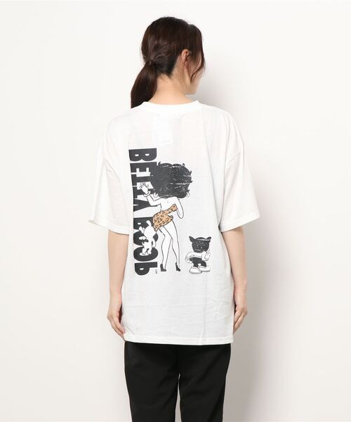 SpRay(スプレイ)の「BETTY プリント Tシャツ(Tシャツ/カットソー・レディース・チャコールグレー/オフホワイト/グレイッシュベージュ・FREE)」の17枚目の写真