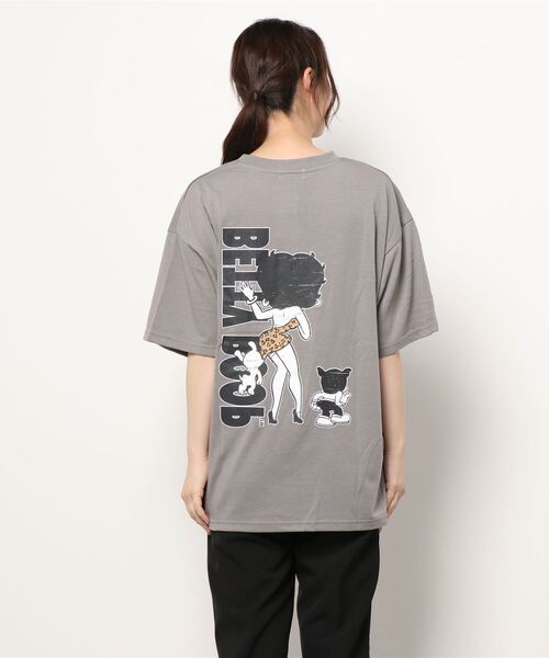 SpRay(スプレイ)の「BETTY プリント Tシャツ(Tシャツ/カットソー・レディース・チャコールグレー/オフホワイト/グレイッシュベージュ・FREE)」の19枚目の写真