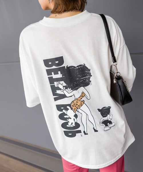 SpRay(スプレイ)の「BETTY プリント Tシャツ(Tシャツ/カットソー・レディース・チャコールグレー/オフホワイト/グレイッシュベージュ・FREE)」の5枚目の写真