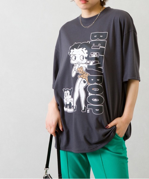 SpRay(スプレイ)の「BETTY プリント Tシャツ(Tシャツ/カットソー・レディース・チャコールグレー/オフホワイト/グレイッシュベージュ・FREE)」の12枚目の写真