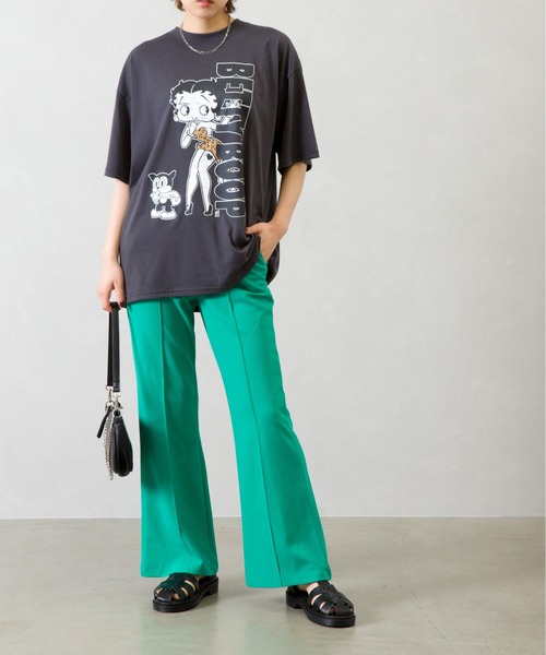 SpRay(スプレイ)の「BETTY プリント Tシャツ(Tシャツ/カットソー・レディース・チャコールグレー/オフホワイト/グレイッシュベージュ・FREE)」の15枚目の写真