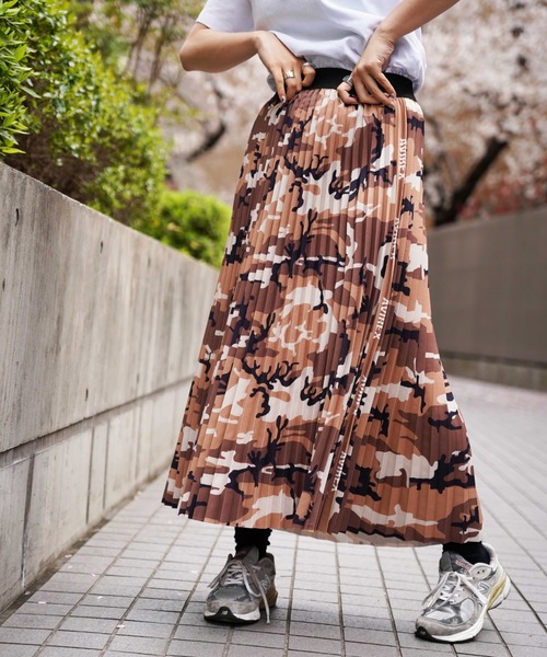 AVIREX（アヴィレックス）の「【直営店限定】PLEATED LOGO&CAMO SKIRT/ プリーツロゴ&カモスカート（スカート・レディース・ブラウン系カモフラージュ/グレー系カモフラージュ/ブラウン系その他4/チャコール・FREE/F）」の3枚目の写真