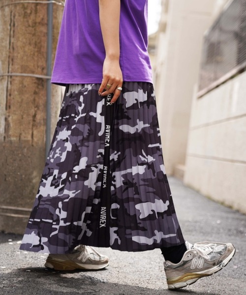 AVIREX（アヴィレックス）の「【直営店限定】PLEATED LOGO&CAMO SKIRT/ プリーツロゴ&カモスカート（スカート・レディース・ブラウン系カモフラージュ/グレー系カモフラージュ/ブラウン系その他4/チャコール・FREE/F）」の4枚目の写真