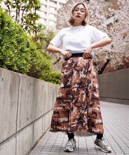 AVIREX（アヴィレックス）の「【直営店限定】PLEATED LOGO&CAMO SKIRT/ プリーツロゴ&カモスカート（スカート・レディース・ブラウン系カモフラージュ/グレー系カモフラージュ/ブラウン系その他4/チャコール・FREE/F）」の12枚目の写真