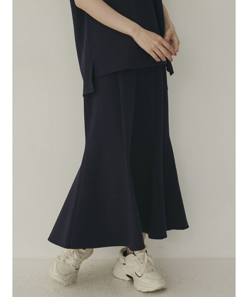 COTORICA(コトリカ)の「ダンボールマーメイドロングスカート(スカート・レディース・ブラック/ネイビー/アイボリー・SMALL/MEDIUM)」の3枚目の写真