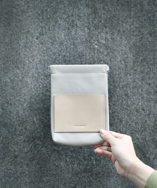 the case（ザケース）の「小物がスッキリまとまるコスメポーチ Leather Pocket Pouch（ポーチ・レディース・ブラック/ブラウン/アイボリー/グレイッシュベージュ/カーキ・FREE）」の8枚目の写真