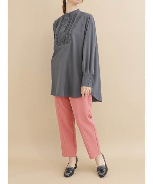 Te chichi(テチチ)の「ピンタックチュニックシャツ(チュニック・レディース・カーキ/チャコール/オフホワイト・フリ-)」の6枚目の写真